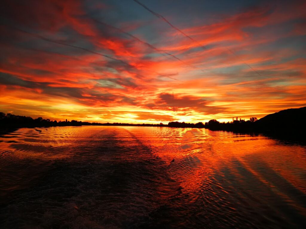 Sonnenuntergank-Schifffahrt Klinger
